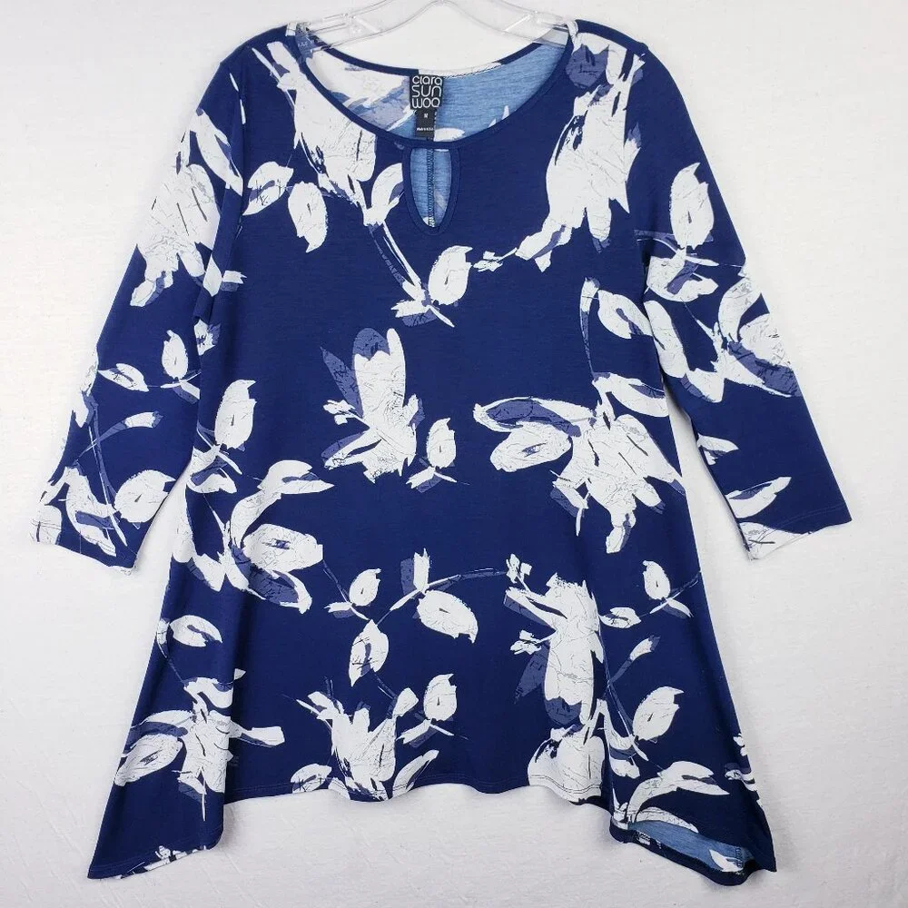 Clara Sun Woo USA Tunic Top Stretch Floral Print Sharkbite Hem size M Relaxed